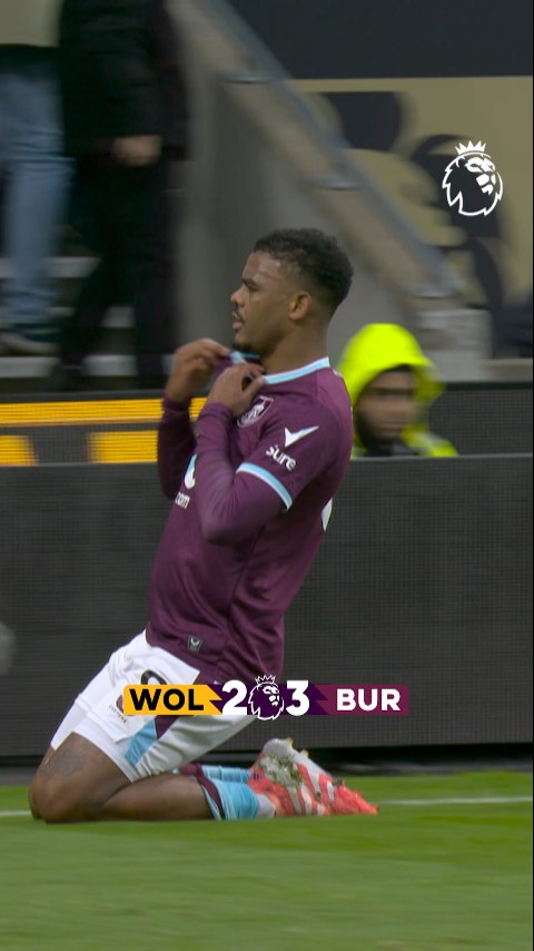 Lyle Foster and Martin Dubravka: @burnleyofficial heroes 🦸‍♀️