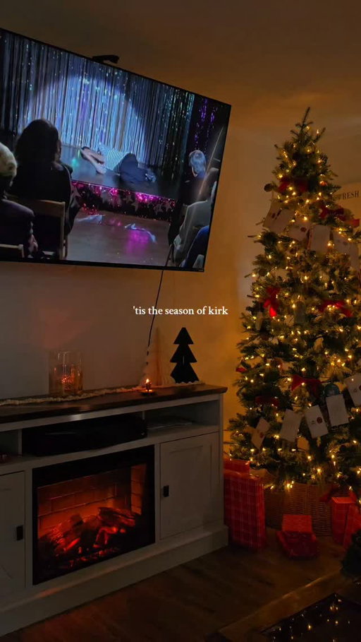 We love you kirk 🍬🎄🍭🎐☃️

#kirk #gilmoregirls #christmasvibes #christmasvibes ##merrychristmas #tistheseason🎄 #christmas #christmastok #christmaseve #christmastree #merrychristmas