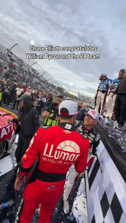 One team 👊🏼 Great work! @williambyron @teamhendrick