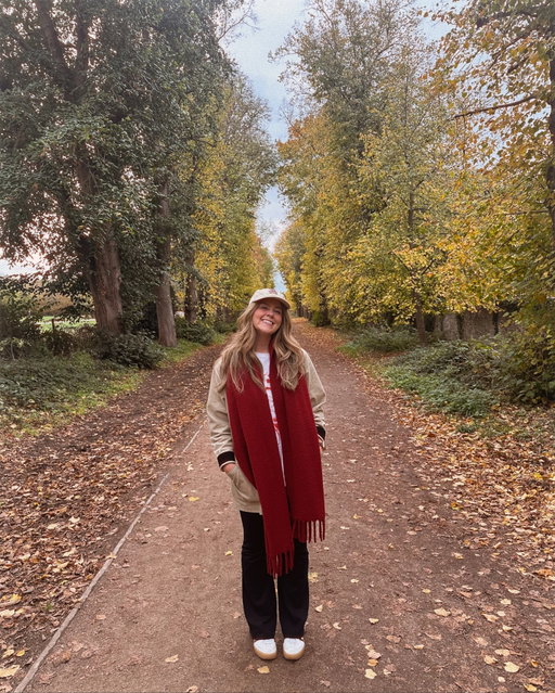 Me: 💭✏️😭📕💀🕰️🕯️🥀😩
Pumpkins and leaves: 🍁🎃🍂✨☕️🍄‍🟫🧡
Me: 🙂🙂🙂