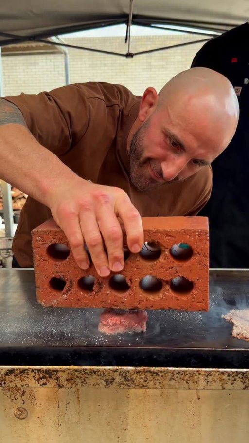 The perfect smash. Why more kitchens don’t have the brick, I’ll never understand. 

Thanks to @leonssmashburgers for letting me put brick on his bbq 😅