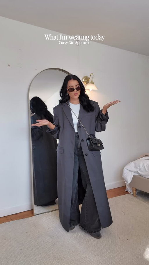 You wanted everyday outfit you got it!! What I’m wearing today As a UK 12/14 5ft2 hourglass ⌛️ I’m in love with this new coat/jacket from @asos if you love blazers push yourself and try this! It’s the same feel but deffo cooler.. For links comment OUTFIT #everydayoutfit #comfyoutfit #midsize #curvyfashion #meaganwells #jeans #widelegjeans #coats