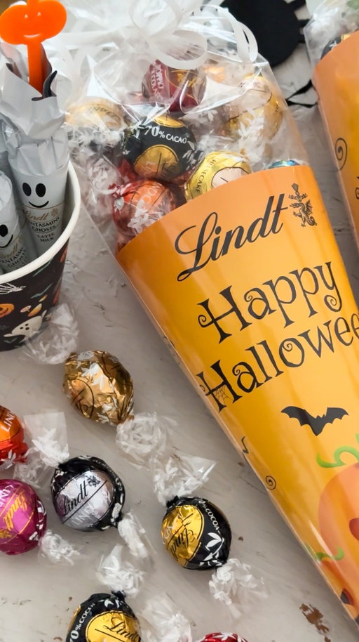 Something wickedly sweet this way comes... LINDOR chocolates, ready to haunt your taste buds! 👻🍫 ⁣
⁣
Get yours before Halloween!⁣
⁣
#SpookyTreats #LindtChocolate #HalloweenVibes #SweetIndulgence #ChocolateLovers #HalloweenPrep