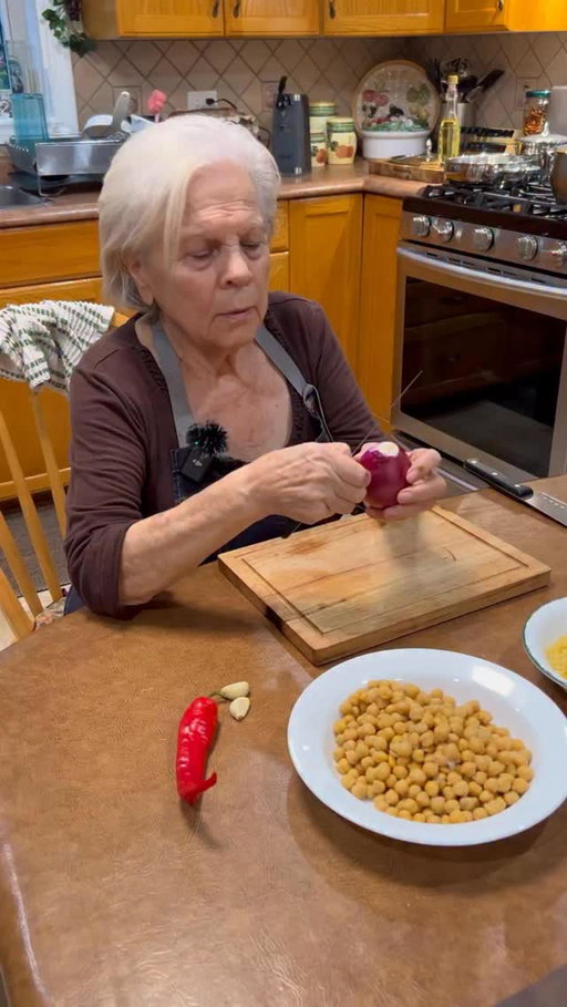 Nonna Nina's Simple & Delicious Pasta Recipe!
.
.
.
#cooking #recipe #delicious #grandparents #pasta #homemade #sauce #italian #nonna #family #kitchen #viral #reels #reelsviralvideo #trending