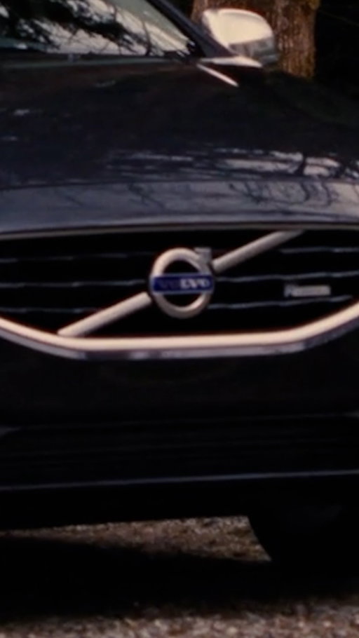 Buckle up, it’s hoa hoa hoa season 🍂 Celebrating 20 years of Twilight and yes, the vampires are still driving Volvos.
