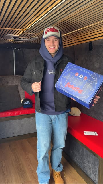#PistonsPartner 🔥 PISTONS GOT ME DRIPPED OUT FOR THE SZN 😮‍💨
.
.
.
.
#detroit #detroitpistons #its2easy #nba #unboxing