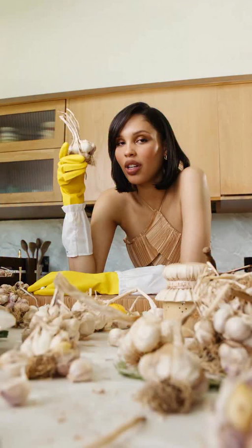 ahhhh!! the secret is finally out!! After a year in the making, my small batch roasted garlic oil has arrived, made with my friends at @algaecookingclub 🧄 what are you going to cook with it?
