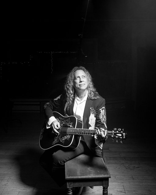 Once upon a wait so weary, for a Kirk Hammett Gibson acoustic sought so dearly…wait nevermore. Kirk has teamed up with the master luthiers at Gibson Custom to unveil the limited-edition Kirk Hammett Raven—a majestic counterpart to the legendary Gibson Hummingbird.

While this new model shares the Hummingbird’s square-shoulder silhouette, the Raven sets itself apart with a darker aesthetic and a unique artistic vision. Crafted with a Sitka spruce top and mahogany back and sides, and supported by traditional scalloped Advanced X-bracing, it delivers the timeless acoustic tone that has captivated musicians and audiences for generations.

Availability is extremely limited—this is it and nothing more. Secure yours before they vanish into the night. Learn more by tapping, tapping at the link in our bio.

#Gibson #GibsonCustom #KirkHammett #Raven #Acoustic