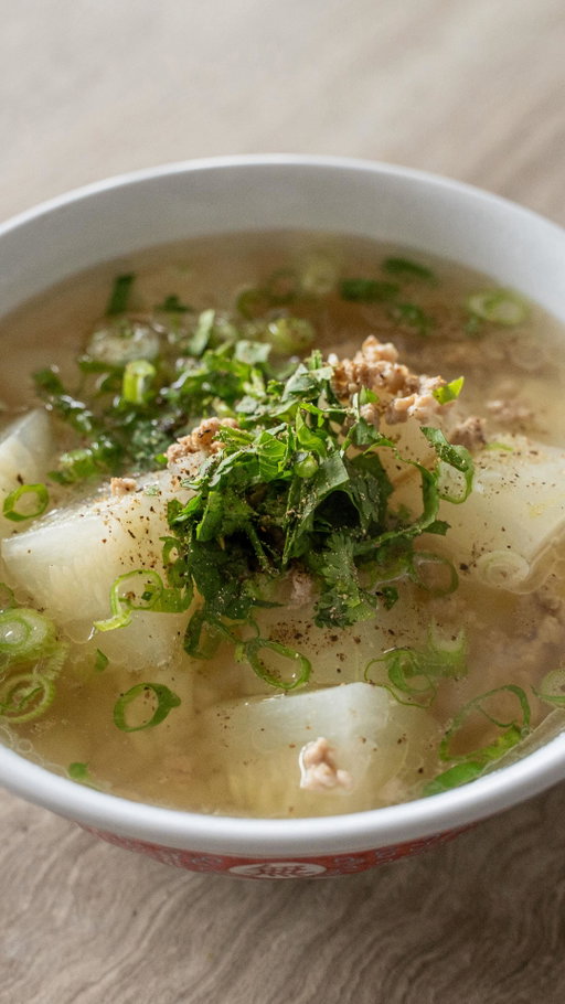 canh bi was one of my all time favorite soups growing up

comment save, and i’ll send you the link to the printable recipe directly to your dm’s!

https://feedthepudge.com/canh-bi-thit-bam-winter-melon-soup-with-ground-pork/