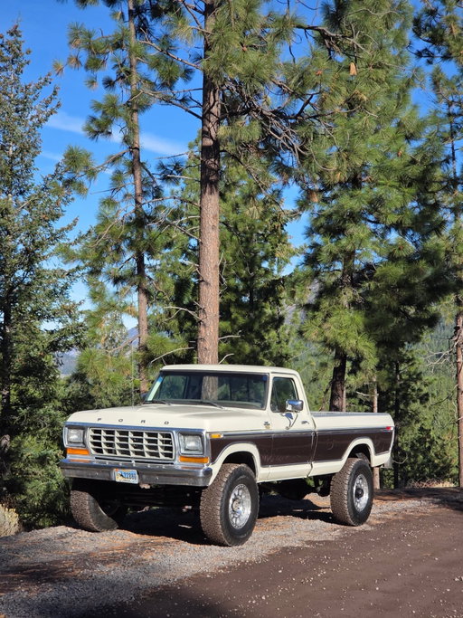 Joe Lewis AKA The Brown Bomber is a Coyote powered, Superduty axle'd, 37s on 18x9 @methodracewheels, manual @tremecperformance TR4050 shifted, front and rear @yukongearandaxle air lockerd, bundle of fun. Putting shakedown miles on the 1978 F250 makes for the best day at work ever!