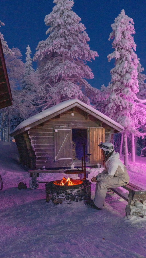 night skiing in finland is a vibe🏂 

📍Ruka Ski Resort 

.
.
#finland #lapland #ruka #rukakuusamo #rukaskiresort #nightskiing #adventuretravel #snowboarding