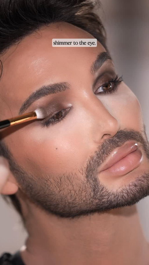✨ The DAZZLING bronze smokey will always be a STAPLE! It’s timeless, easy to achieve, and looks great on all eye shapes! 👨🏻‍🎨