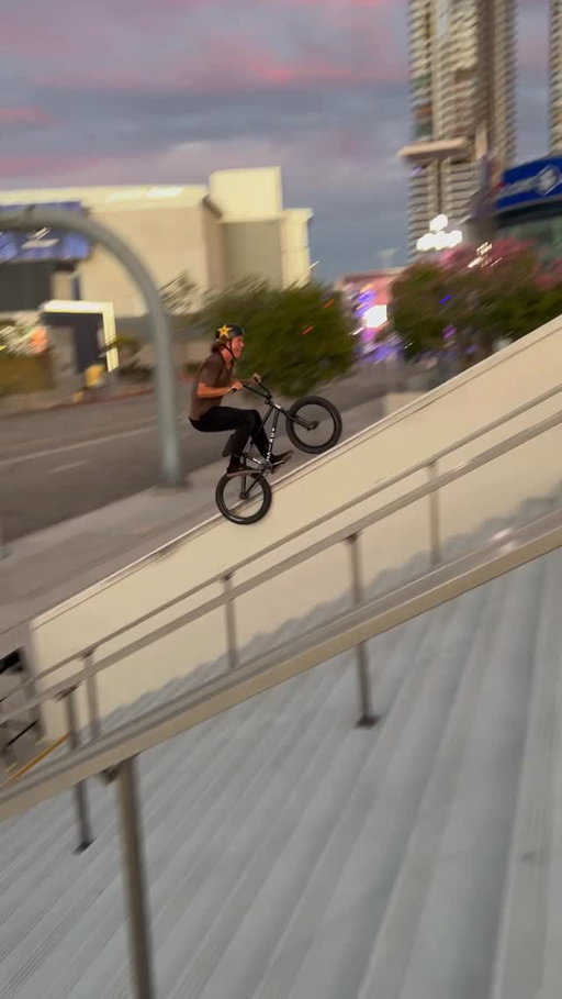 @dennisenarson is NOT holding back in the streets ✈️

#RockstarEnergy #trickoftheweek