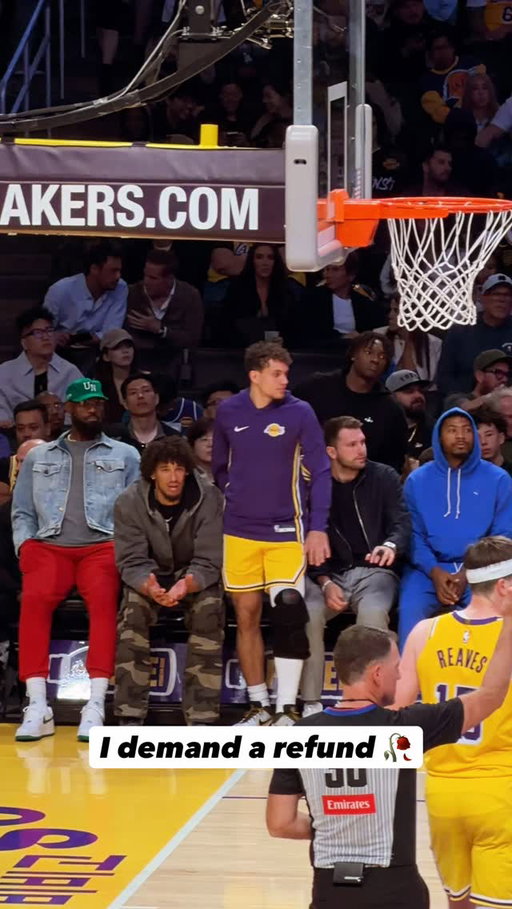 Imagine spending all this money to go to a Lakers game and no one plays 🥀

At least Austin balled out 🥲