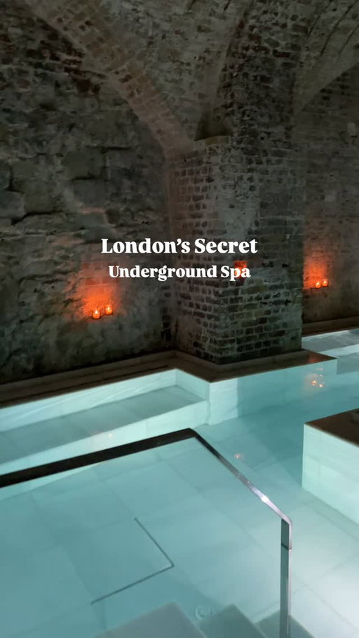 Hidden beneath Covent Garden, this candle-lit sanctuary draws on ancient Roman and Ottoman traditions, guiding you through warm, hot and icy pools and even a salt bath where you can float weightlessly. The atmosphere is calm and timeless: soft light, brick arches, and complete silence. My favourite moment was plunging from the warm tepidarium into the cold bath, instantly refreshing. Allow at least 90 minutes to fully unwind; it’s more than a spa, it’s a reset for the mind and body. 💧🕯️ @aireancientbaths_uk #uktravel #uktravelblogger #visitbritain