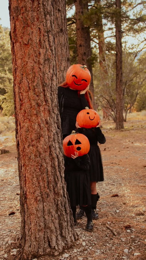 the girls are so used to my shenanigans now 😅🙈 they did so good! scar requested a walk through the forest after, she said she “earned” it lol 🥲💛 

📷 shoutout to my photographer here in Vegas who has never let me down! going 5 years strong! @zanadu_kreations @kyeraxan2.0 

#pumpkinhead #girlmama #momlife #mommyoftwo