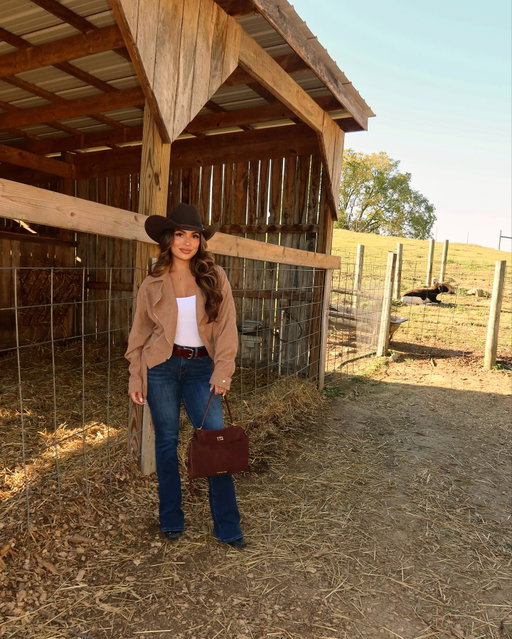 A  little country soul 🐓👢🌾🐄 @rancherhatbar
