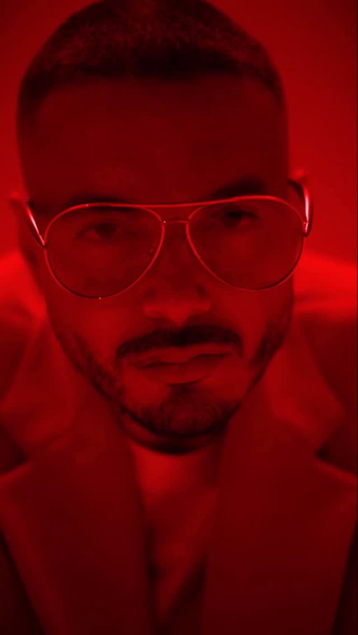 El que sabe, sabe… 🔥
Inscríbete en el link en bio para tener la oportunidad de ser parte de esta noche inolvidable con @jbalvin. El aforo es limitado y solo algunos harán parte 😎