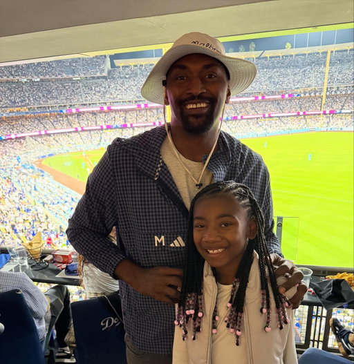 World Series with my granddaughter:)
💜