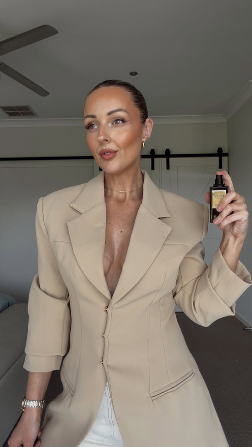 I never used to think twice about what was in my perfume… until I learned how many can actually mess with our hormones. 😳
This one from @bymaayau is non-hormone disrupting, smells incredible, and is under $50. 🤍
Proof you don’t have to compromise between smelling amazing and feeling good. ✨

Would you try a clean perfume like this? 👇

The discovery set is only $35 right now which is unheard of!!! Incredible value 👏🏼
