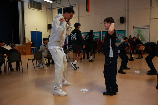 @solanke and @dannyaarons teamed up to help highlight the importance of mental health at a @spursfoundation workshop for @leavalleyacademycommunity students.
 
The Foundation delivers Movember’s Ahead of the Game programme as part of a growing number of initiatives to support mental health. Read more via the link in our bio 🔗