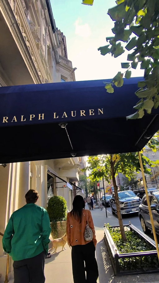 POV Shopping at Ralph Lauren in NYC. So many good pieces from coats, jackets, and blazers! 

#mensfasion #mensstyle #luxury #luxuryshopping #ralphlauren @ralphlauren @poloralphlauren @ralphlaurenfragrances