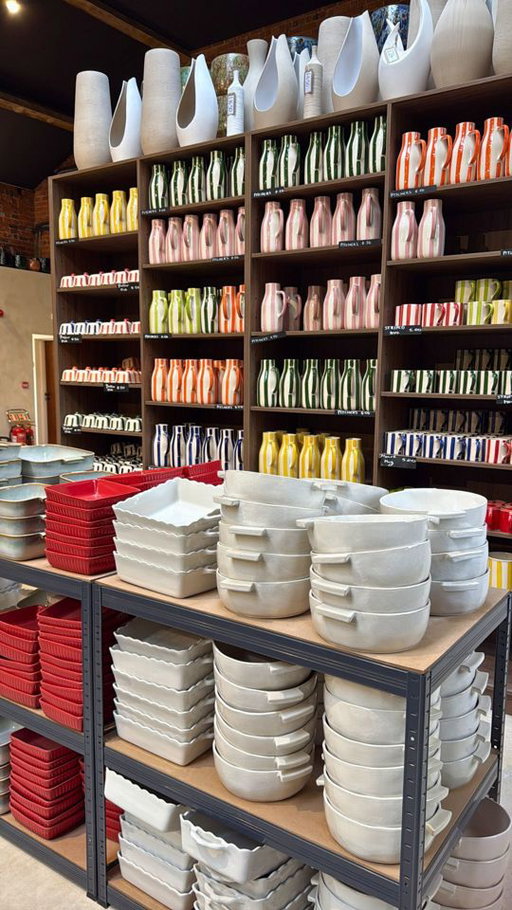 LEEDS’ NEWEST OPENING WAS MADE FOR HOMEWARE LOVERS 

@mondego_outlet has swung open its doors in Leeds city centre, and there’s some incredible bargains to be had!

Everything is sold by weight, so you simply browse the shop, pick out bits you love and weigh them on the scales. There’s mugs, jugs, plates, bowls and plenty of other gorgeous ceramics, made in Portugal and available for a fraction of the price.

With new arrivals every week, there’s plenty of reason to come back again and again. We’re already planning our second visit! 

Tag someone you want to go with…

📍 Mondego Outlet, The Tank Room, Roundhouse Business Park, Graingers Way, Leeds, LS12 1AH
⏰ Tuesday to Sunday, 10am to 5pm