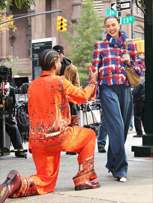 ‪A$AP Rocky proposes to Margaret Qualley while filming a new Chanel Commercial together in New York City. 💍❤️