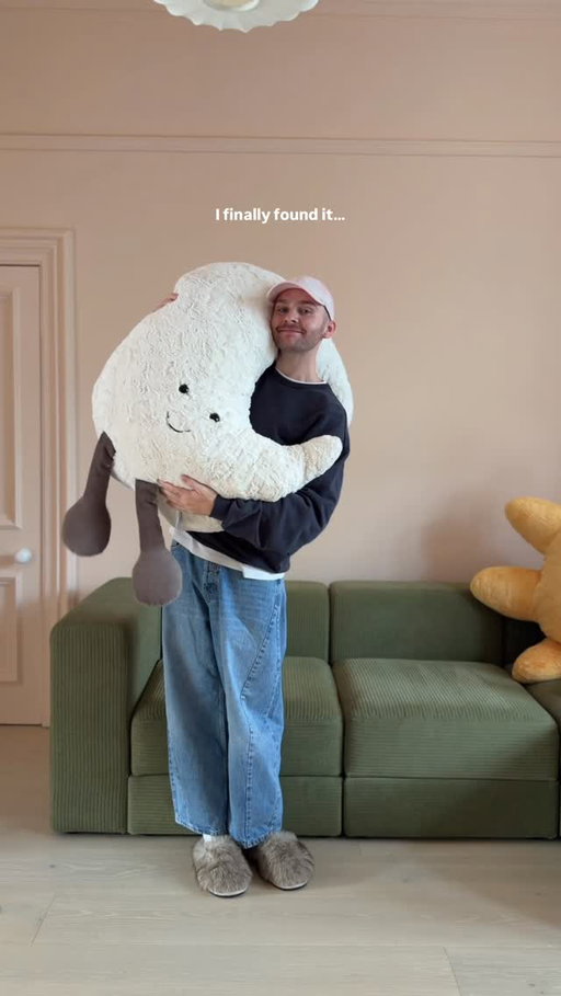 Guys this is NOT a drill! I finally found it!!!! 🌙 

#jellycat #jellycatcollection #interiordesign #adultchild