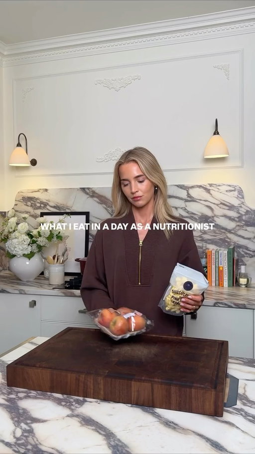 WHAT I EAT IN A DAY AS A NUTRITIONIST 
 Ad For breakfast, I made apple crumble breakfast bars. These M&S Kissabel apples are incredible, just look at that colour, and I mix them with soft dried Pink Lady apples for extra sweetness. I serve the bars with M&S Greek yoghurt for protein and fibre. They are prep ahead friendly, so tomorrow’s breakfast is sorted.
 
For lunch, I had my prawn toast toastie with M&S Smooth Butternut Soup. The coconut and ginger make it so comforting, and it is one of my favourites from the range.
 
Dinner was blackened salmon bowls with mango salsa using M&S Caledonian Gold salmon. Their mangos are so juicy and make a great salad base with avocado, chickpeas and a little chilli.
 
For something sweet, I made dark chocolate salted bites with M&S roasted almonds and Super Fruit Medley, finished with a pinch of salt.

#wieiad #whatieatinaday #healthyrecipes