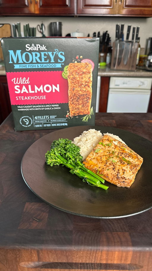 Today I made steakhouse salmon with butter garlic rice and sautéd broccolini. This was absolutely delicious and came together in about 25 minutes thanks to @moreys.seafood​.
#MoreysSeafoodPartner​

Morey’s Seafood is sustainably wild caught and comes in a variety or flavors, super convenient and absolutely delicious!​ #moreysseafood ​#food #cooking #salmon #delicious #seafood #recipe #steakhousesalmon ​
​
