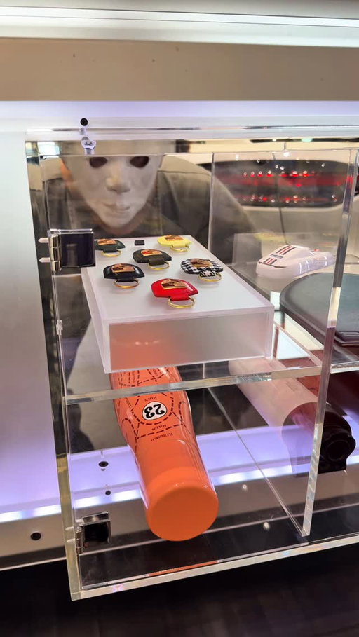 We get the oddest customers this time of year.  He’s really eyeing that”Pink Pig Cup” 

#tomwoodporsche #porsche #porschehalloween