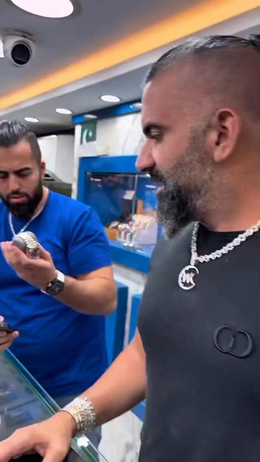 SHOPPING IN DUBAI !!! 

#watch #watchcollector #watchaddict #watchmania #watchlover #watchnerd #watchgeek #watchoftheday #watchcollector #watches #watchkingnyc #dubai