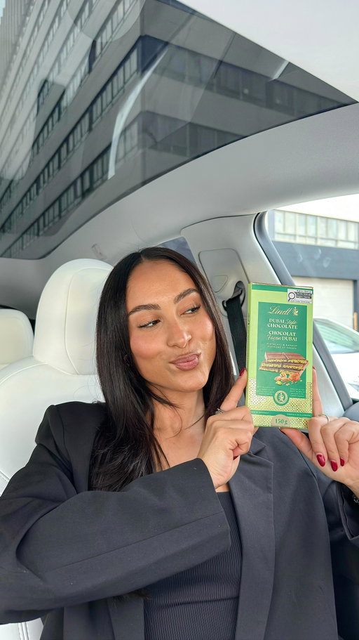 ✨Barre de chocolat façon Dubaï de Lindt ✨

J’en rêvais depuis le lancement et j’ai finalement réussi à en avoir à nouveau🤭🍫Et j’en ai profité pour la faire goûter à mon copain pour la première fois… il approuve à 100 % !

Toujours la même perfection : 

💚 Garniture riche à la pistache 
🍫 Chocolat au lait Lindt ultra onctueux 
✨ Croustillant de kadaïf

Procurez-la-vous tant qu’elle est disponible sur http://lindt.ca et, dans les boutiques de chocolat Lindt et chez certains grands détaillants.💚🍫

@lindtcanada #publicité #LindtFaçonDubaï