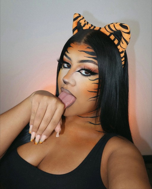 grrrr🐅👅 

inspo: @stenss