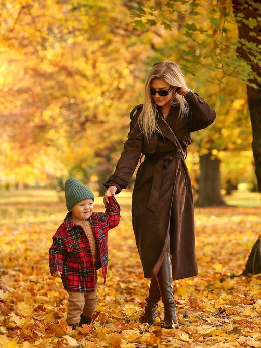 Ale tak jedna společná podzimní se přece jen povedla,ikdyž to byl fakt záhul..Vedle bylo hřistě, tak si to představte sami…😁🍁🍂 #snimsecloveknenudi #celymujsvet #togetherforever #autumnvibes🍁