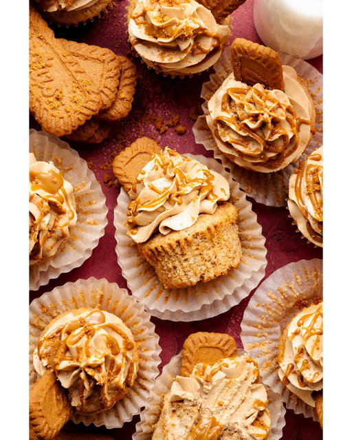 📸 insane (!!!) biscoff cupcakes for @bluebowlrecipes