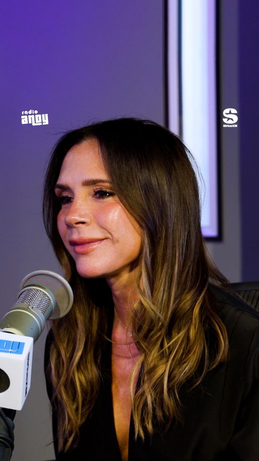 @victoriabeckham knows a thing or two about eyeliner that lasts. Listen to her full interview on @radioandyinsta at the link in bio.