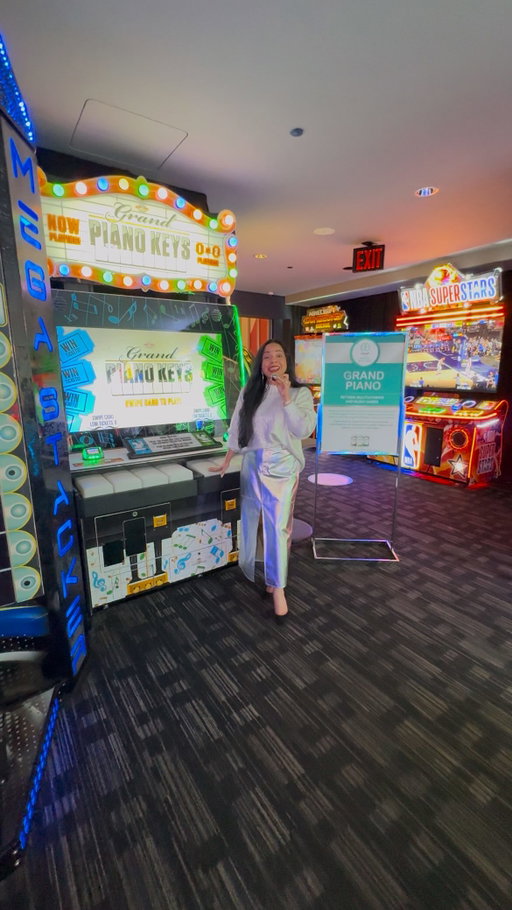 I loved partnering with @centrumusa as a brain health pro for their event in NYC at Dave & Buster’s to show how a daily multivitamin like Centrum Silver ➕ a few rounds of brain-boosting games 🟰 the perfect combo for supporting focus, memory, and cognitive health (especially for adults 50+). 

Your brain loves a challenge, but who said caring for your cognitive health had to be boring? Have some fun! 🧠🧩 

#ad #Centrum #CentrumSilver