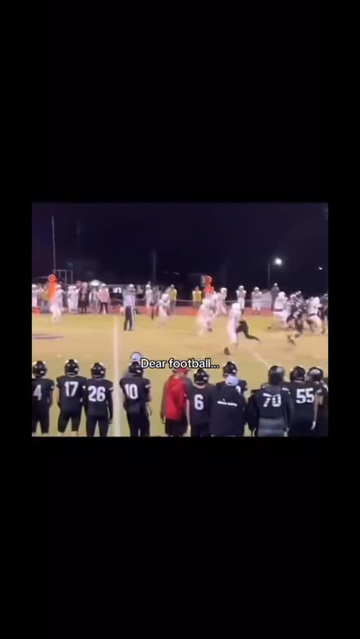 How is that even possible 💀

@collegefootballhouse 

#cfb #football #highschoolfootball