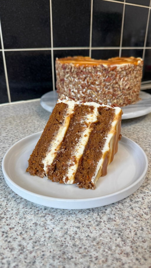 salted caramel carrot cake 🥕🍰

the full recipe is on ashbaber.com, there’s also a link in my bio :)

#baking #carrotcake #dessert #bakingreels #goodfood #cakerecipe
