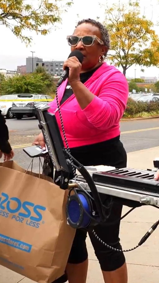 #ad I brought the rig to the grand opening of @rossdressforless first NYC store in Brooklyn to make music with the people in line. This stranger @ellescookingclub was leaving the store with her bags and absolutely blew our minds once she hopped on. She also made sure to include some other peeps waiting to get on - @doubleannmusic and @localkidzeus - the three of them got the whole line vibing 🙌 Ross also just opened up new stores in New Jersey & Long Island. So whether you’re in NY or NJ, go hit up @rossdressforless #RossPartner #RossDressForLess #RossBrooklyn
