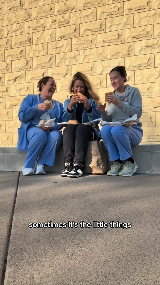 #AD I’m so appreciative of all the things my nurse friends do at work, so some friends sent me money with @zellepay so I could pick up lunch and bring it to the whole floor. 
Because sometimes showing up is this simple. Tag someone below who showed up for you when it counted! #WhenItCountsZelle