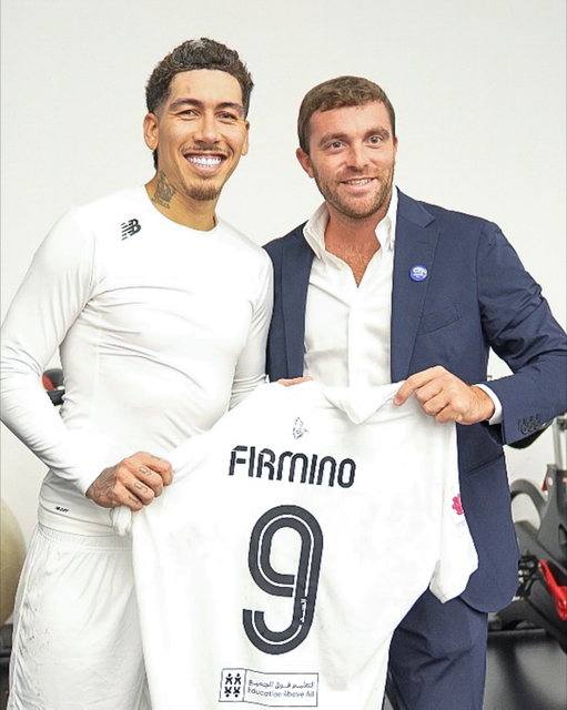 𝑶𝒐𝒐𝒐𝒉 𝑩𝒐𝒃𝒃𝒚 𝑭𝒊𝒓𝒎𝒊𝒏𝒐! 😁🎶

It’s been a pleasure to meet you @prrobertofirmino, legend on the pitch and top guy off the pitch 9️⃣🇧🇷

Big day in Doha with @qsl, 𝐡𝐞𝐫𝐞 𝐰𝐞 𝐠𝐨 👕🇶🇦