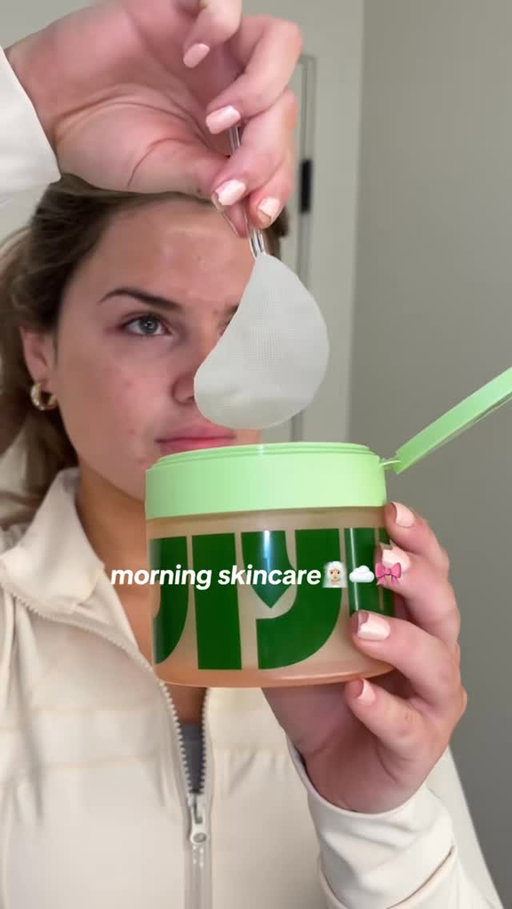 Morning Skin Prep that Hits Different💧🫧
#tonerpads #morningroutine #jiyuskincare #koreanskincare #glassskin #cleangirlaesthetic #hydratedskin #viralontiktok