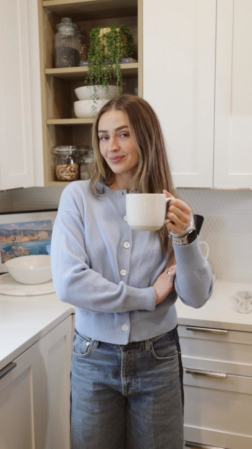 6 months of consistent use & glowing skin with the @skinbettercanada Alpharet overnight cream 💦🌟 
For the gals with sensitive skin - this product is a *dream* and is gentle enough to use every night! I started using it in the spring, and then this was the first time that I consistently continued using a retinoid throughout the summer. I’m almost through my second bottle and it will continue to be a staple in my nighttime skincare routine 🌝
#tryingisbelieving #skinbetterscience AD