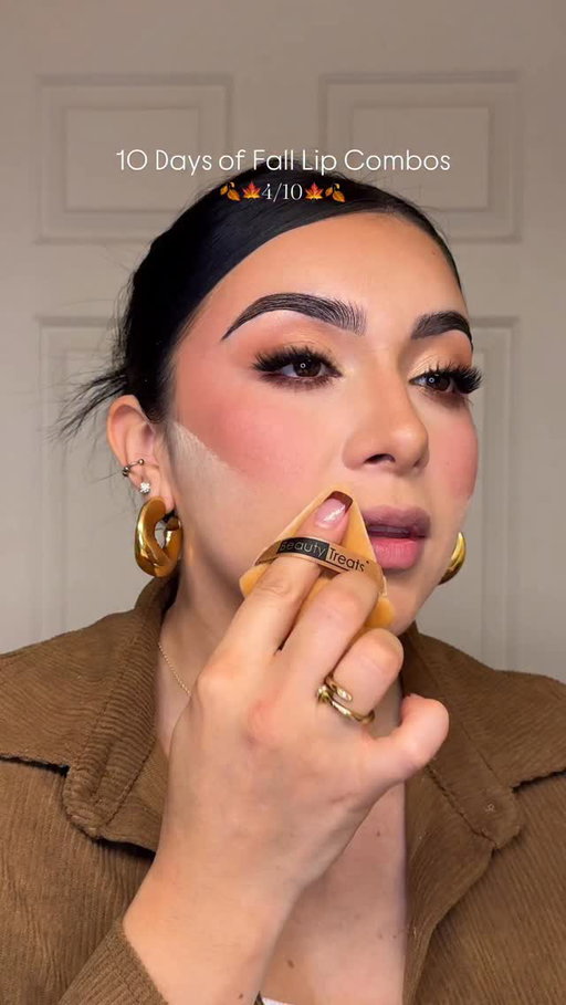 This one is long lasting 😮‍💨🙌🏼 
.
Lip Liner shade Kiss @lawless 
Lipstick shade Honey @morphebrushes 
.
#lipcombo #lipstick #fallmakeup #mattelips #beauty