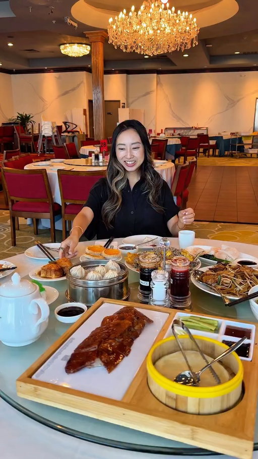 best Chinese food in Austin, Texas - part one: @tiantiangoldenpalace. It’s the hot spot for dim sum on the weekends - I’ve been many times and it’s a lot of fun. Skip the lines with lunch or dinner: 

〰️ Peking duck
〰️ beef ho fun 
〰️ soup dumplings 
〰️ shrimp rice rolls 
〰️ fried tofu with shrimp 
〰️ egg tarts 

#austintx #austintexas #trueaustin