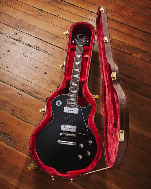 To honour one of the most iconic reunions in British music, Gibson is proud to introduce a guitar that has been making waves across the globe; the Gibson Noel Gallagher Les Paul Standard.

Crafted in collaboration with Noel Gallagher for the Live ’25 tour, Noel’s original Gibson Custom version of this Les Paul was the very first guitar he played during the biggest rock ’n’ roll reunion of the 21st century. This new version from the Gibson USA craftory embraces that legacy, capturing a historic moment in live music, and channelling the unmistakable sound, vibe, and aesthetics of the 90s, while bringing everything full circle for today’s audiences.

Featuring eye-catching chrome-covered Gibson P-90 Soapbar pickups, hand-wired controls, and vintage-style black Top Hat knobs with silver reflectors, it offers dynamic tone shaping and standout aesthetics. On the back of the headstock, a decal reproduction of Noel’s signature adds a personal stamp, and each guitar ships in a hardshell case—ready for the road, whether it’s a local gig or a global tour.

The Gibson Noel Gallagher Les Paul Standard captures the essence of the Live ’25 tour and is destined to become a fan favourite. Don’t miss your chance to own a piece of music history.

Head to the link in our bio to find out more. 

Photo of Noel Gallagher: @joshuahalling

#Gibson #NoelGallagher #LesPaulStandard #1of3