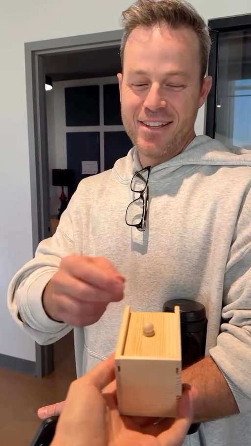 L'équipe du web a risqué leur emploi pour vous livrer cette vidéo. 😂

Joyeuse Halloween! 🕷️🍬